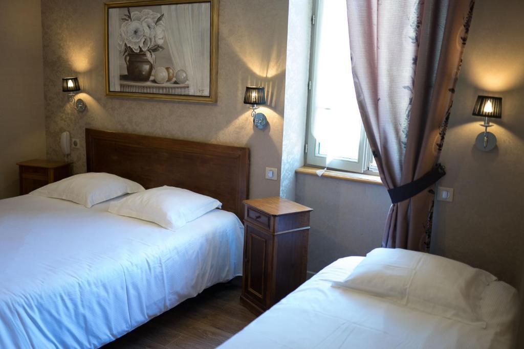 Hotel Restaurant Le Moulin De Saint Verand Bagian luar foto