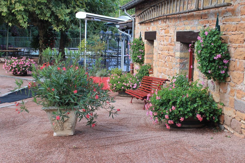 Hotel Restaurant Le Moulin De Saint Verand Bagian luar foto