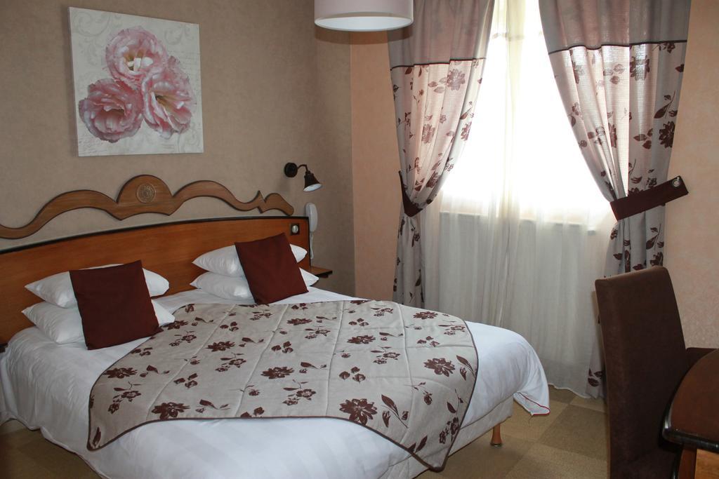 Hotel Restaurant Le Moulin De Saint Verand Bagian luar foto